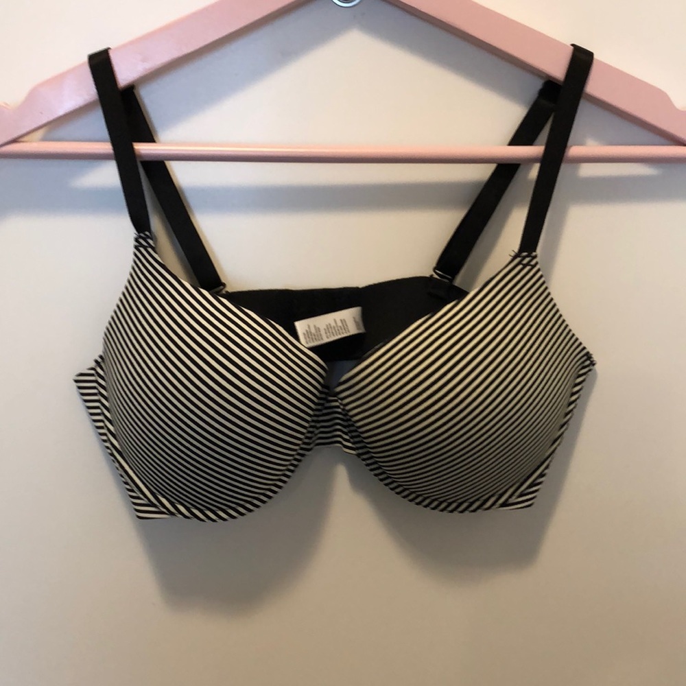 Black & white stripped padded bra 🖤🤍